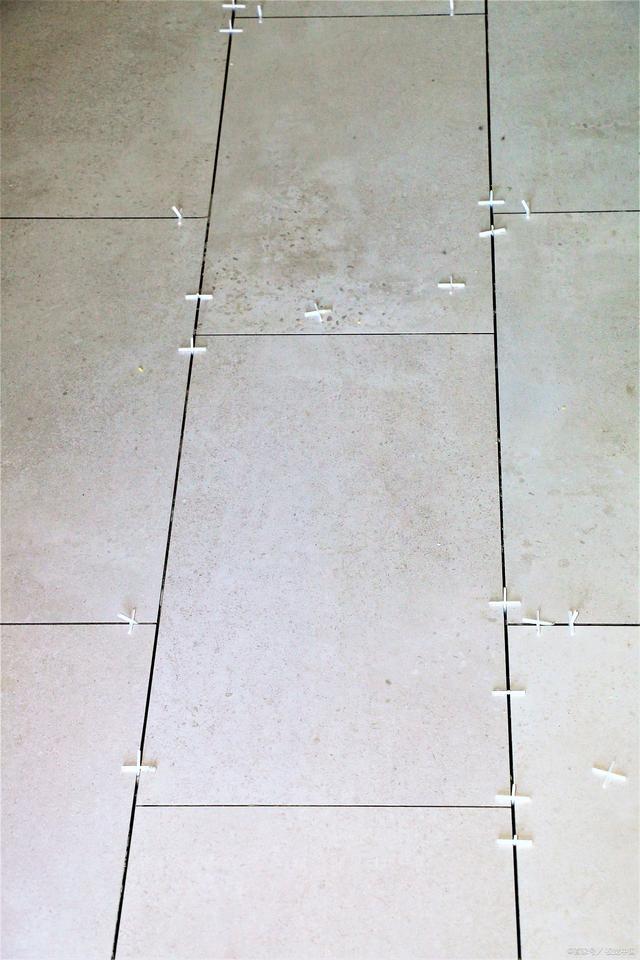 地面瓷砖空鼓的原因及措施视频(地面瓷砖空鼓的原因及措施视频讲解)