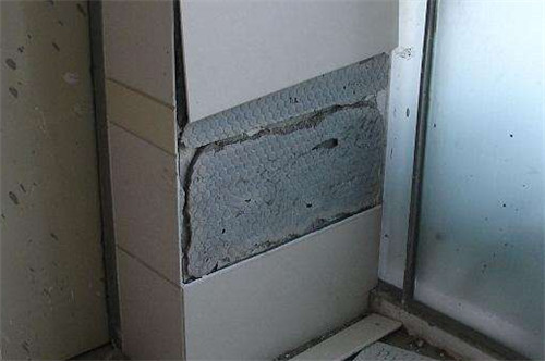 墙面瓷砖空鼓怎样处理(墙面瓷砖空鼓怎么办?瓷砖空鼓补救方法) 墙面瓷砖空鼓怎样处理(墙面瓷砖空鼓怎么办?瓷砖空鼓补救方法)